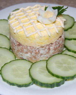 Салат с печенью трески