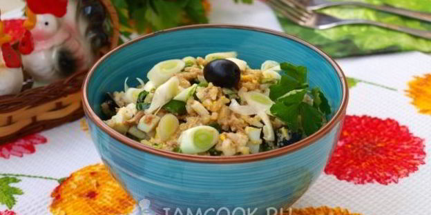 салат с тунцом и рисом