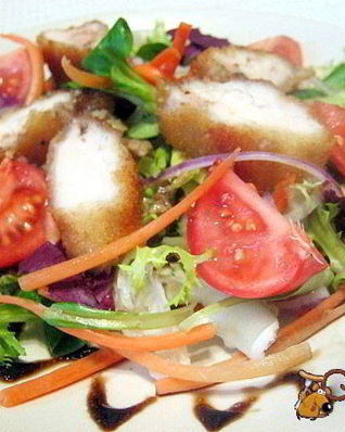 Салат с жареным филе грудки цыпленка