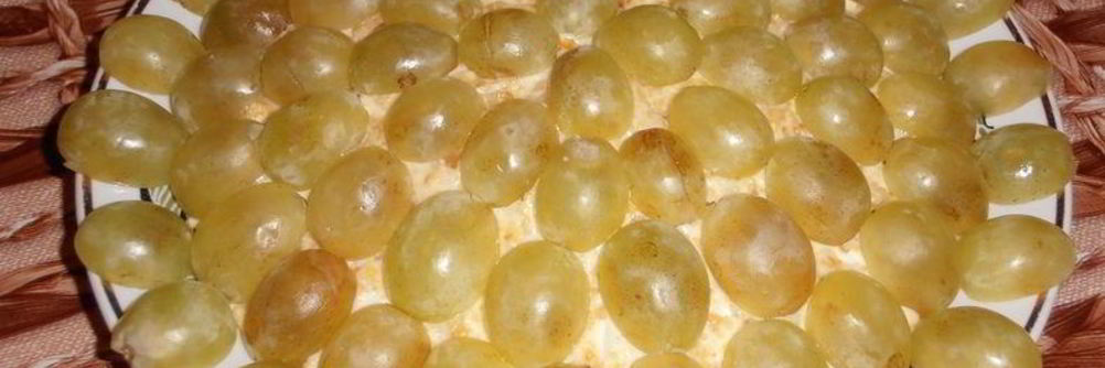 Салат Тиффани с курицей и виноградом