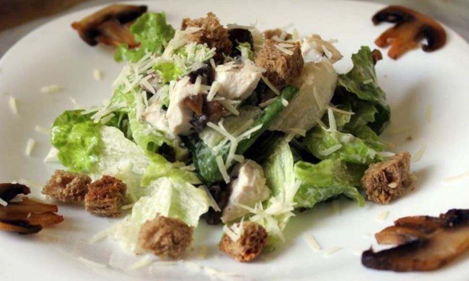 Рецепт грибного взрыва — салата цезарь по-русски