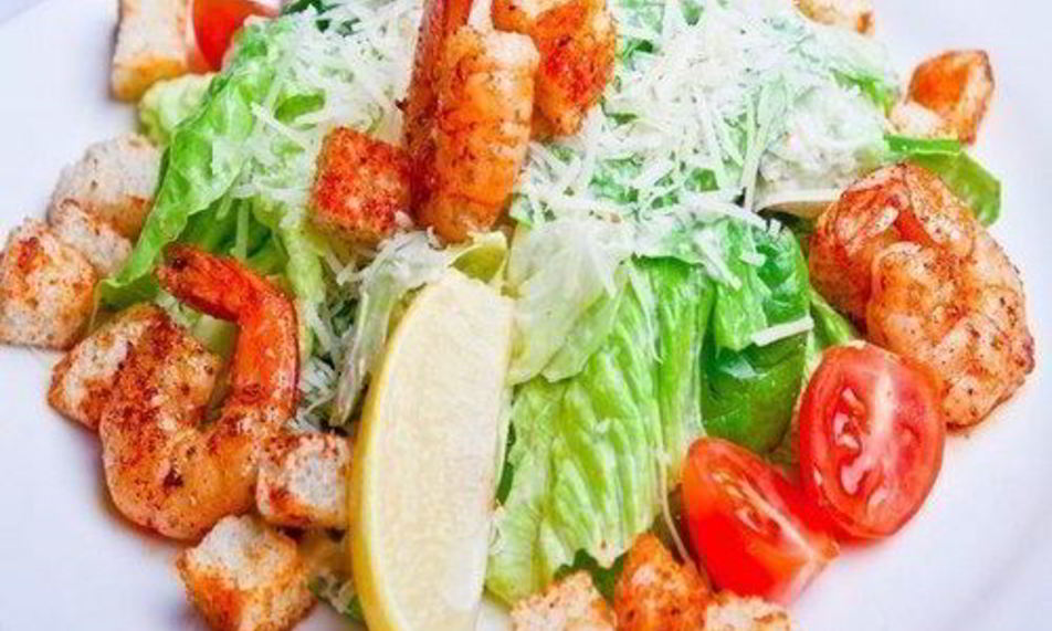 Рецепт королевского цезаря с обжаренными креветками