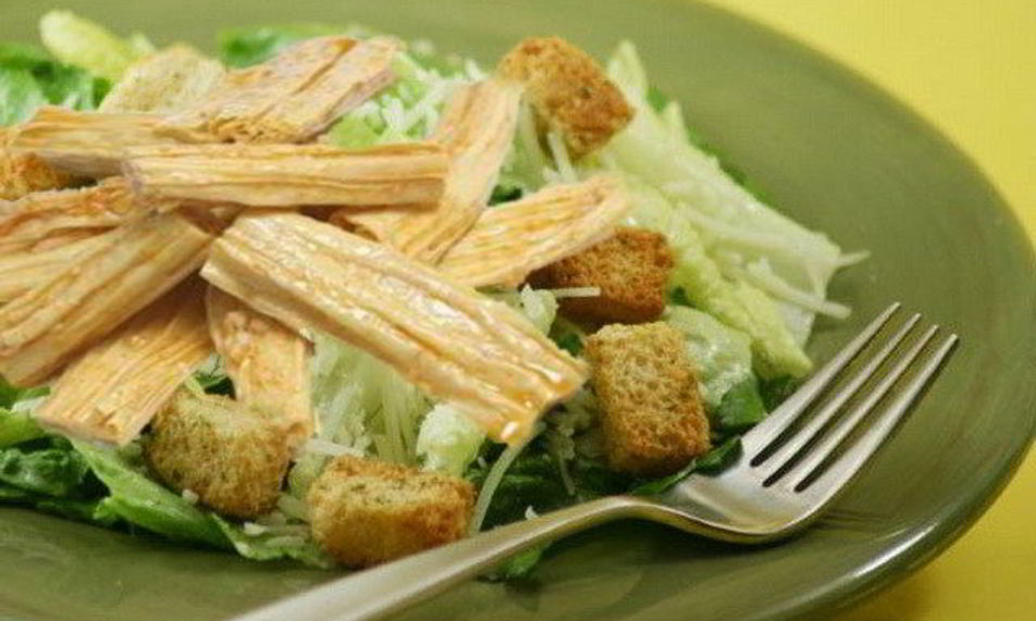 Рецепт постного цезаря со спаржей