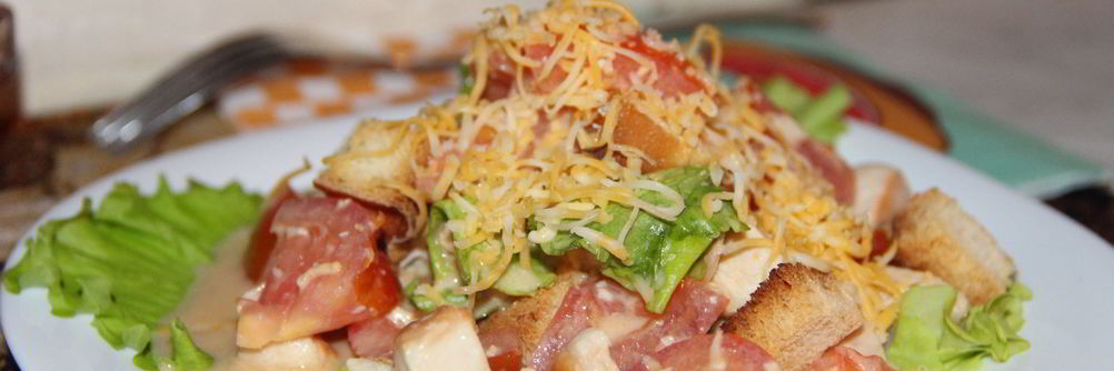 Салат с сухариками Цезарь