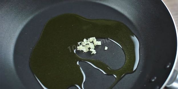 салат цезарь классический с курицей