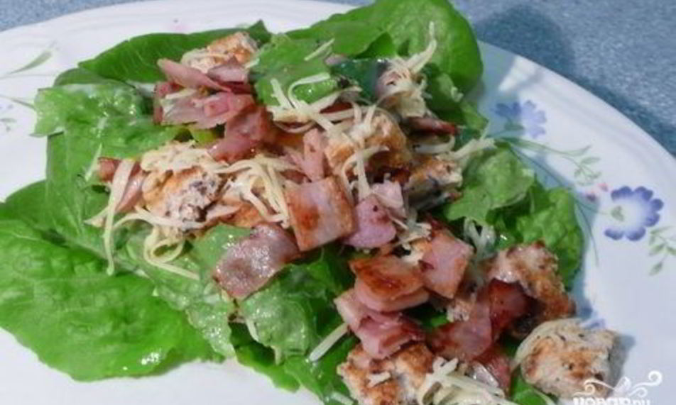 Рецепт салата цезарь с беконом