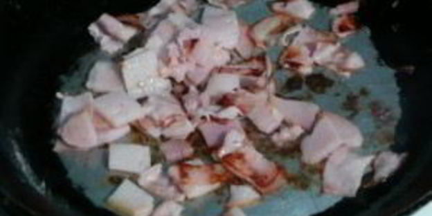 салат цезарь с беконом