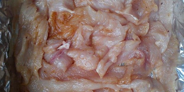 салат цезарь с индейкой