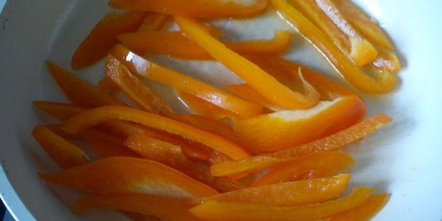 салат цезарь с индейкой