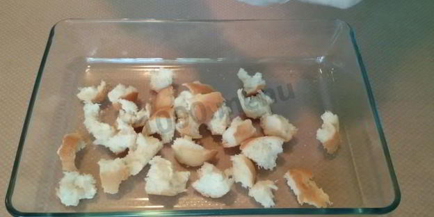 салат цезарь с курицей и домашними сухариками