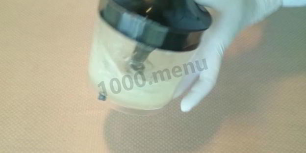 салат цезарь с курицей и домашними сухариками