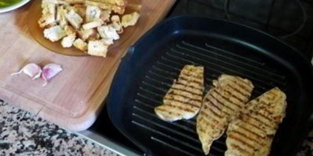 салат цезарь с курицей