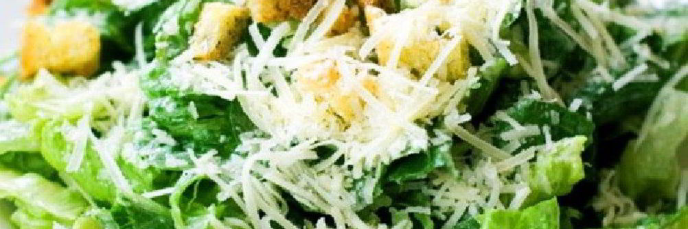 Салат Цезарь с сухариками