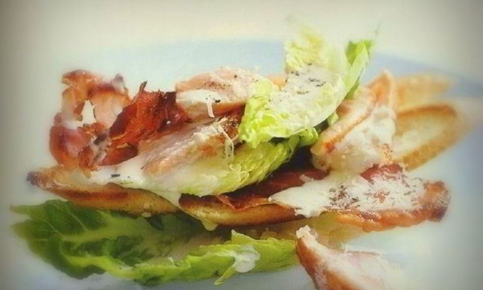 Рецепт салата цезарь с ветчиной