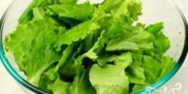 салат цезарь с ветчиной