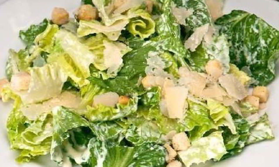 Рецепт салата цезарь со сметанно-лимонной заправкой