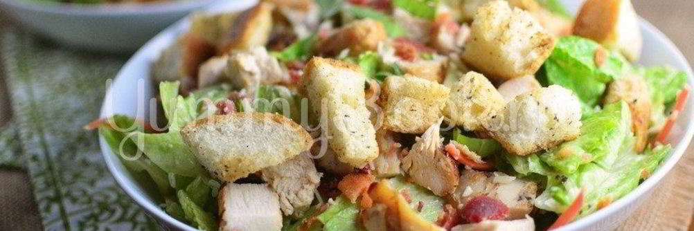 Цезарь с курицей и сухариками