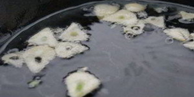 цезарь с курицей и сухариками