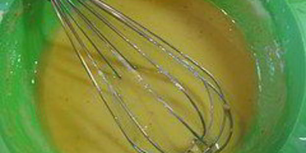 цезарь с угрем и соусом бальзамик карамель