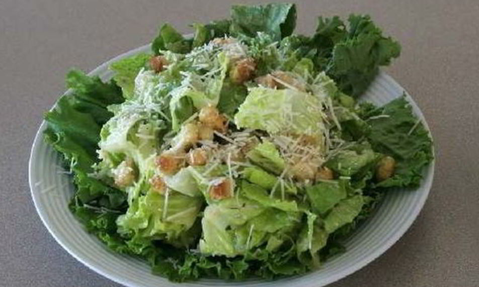 Рецепт зеленого салата с соусом цезарь