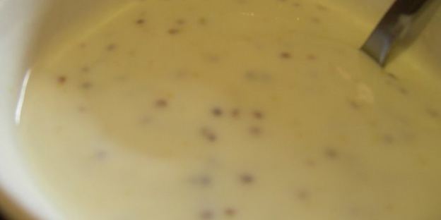 салат в стиле цезаря с курицей и креветками