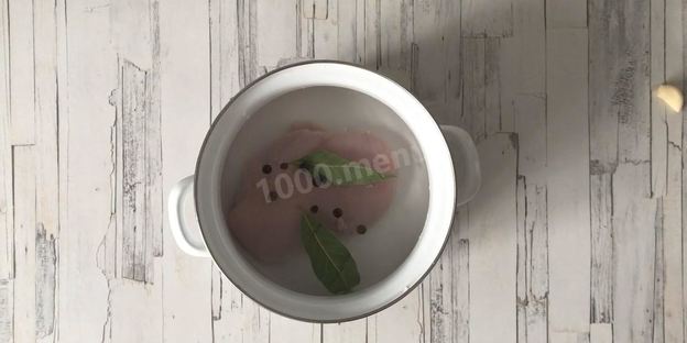 салат в тарталетках с ананасом и курицей