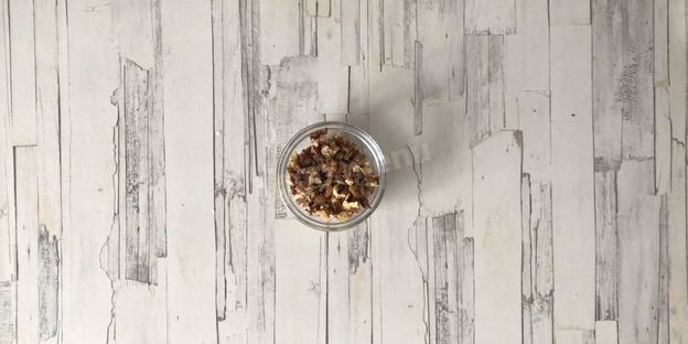 салат в тарталетках с ананасом и курицей