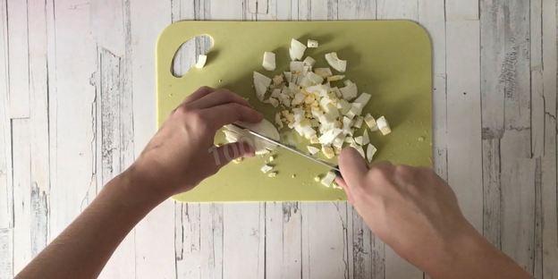 салат в тарталетках с ананасом и курицей