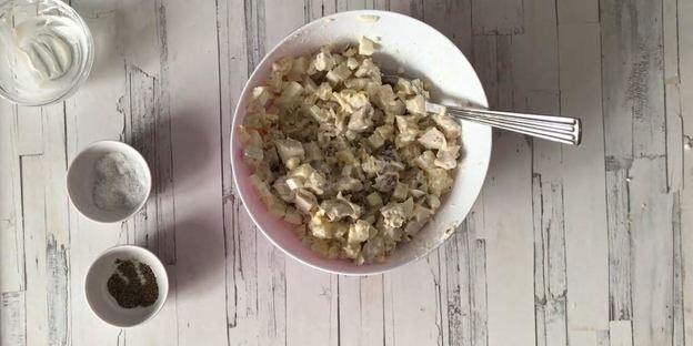 салат в тарталетках с ананасом и курицей