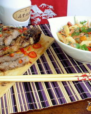 Свиная отбивная по-азиатски и Сычуаньский салат из макарон