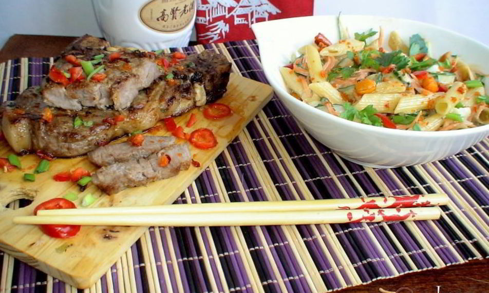 Рецепт свиной отбивной по-азиатски и сычуаньский салат из макарон