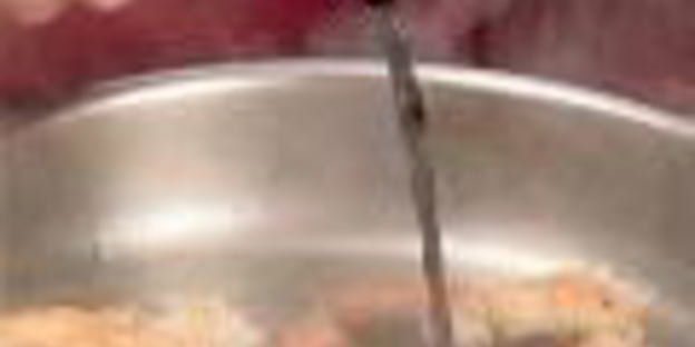 теплый салат из креветок с хересной заправкой