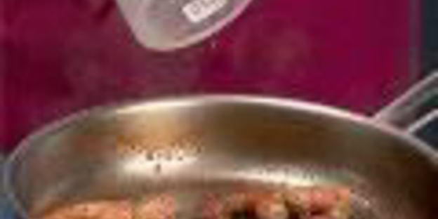 теплый салат из креветок с хересной заправкой