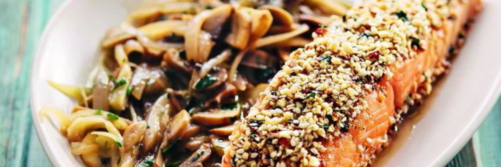 Лосось с грибным винегретом
