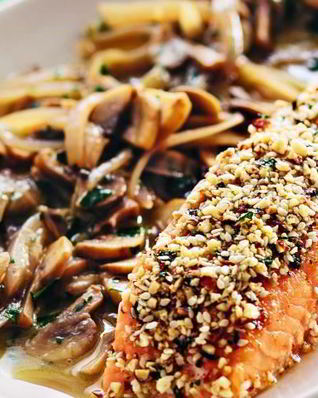 Лосось с грибным винегретом