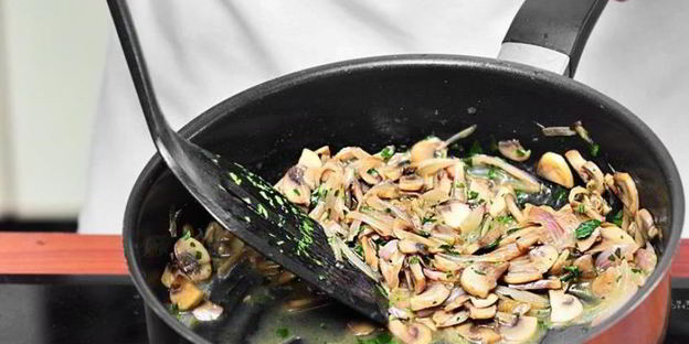 лосось с грибным винегретом