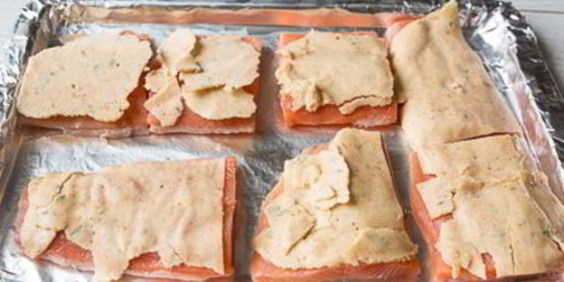 лосось с хрустящей корочкой и эстрагоновым винегретом