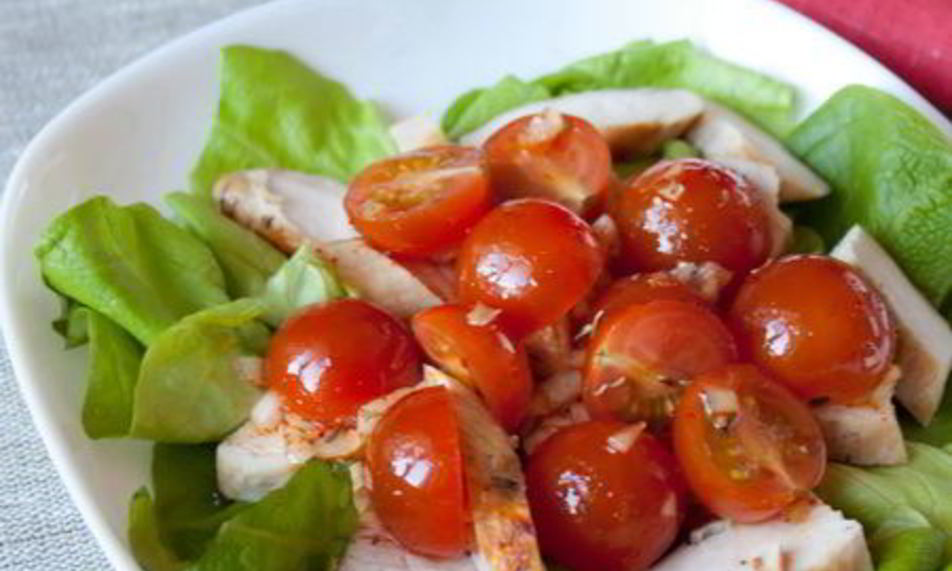 Рецепт салата с курицей, томатами и шафрановым винегретом
