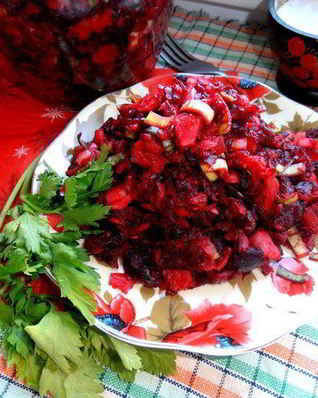 Салат Винегретный мотив с пикантной заправкой