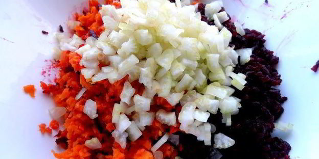 салат винегретный мотив с пикантной заправкой