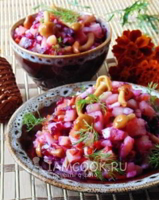 Винегрет с маринованными опятами