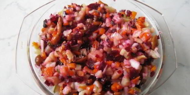 винегрет с маринованными опятами