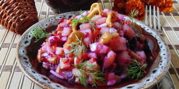 винегрет с маринованными опятами