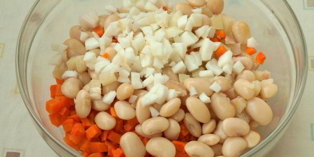 винегрет с яблоками и отварной фасолью