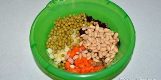 винегрет с запеченной свеклой и фасолью