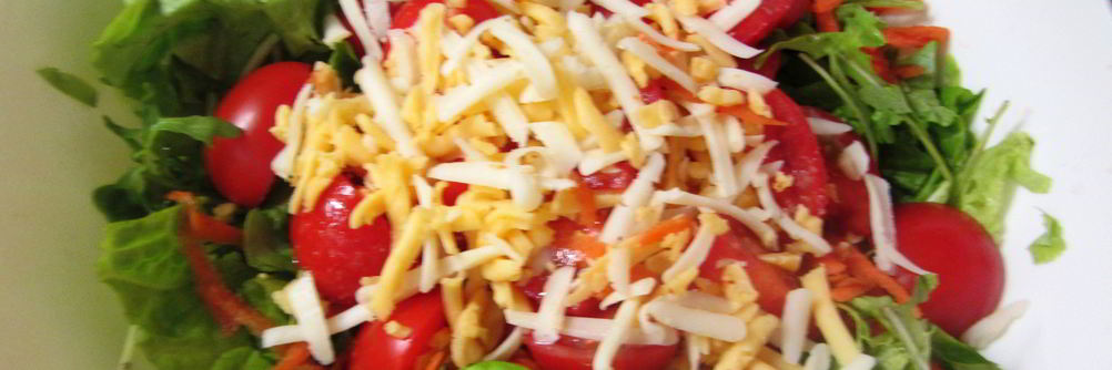 Зеленый итальянский салат с соусом винегрет