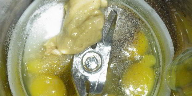 майонез на перепелиных яйцах с зеленью