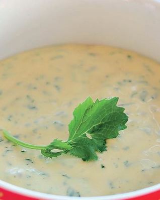 Пикантный майонез с листьями редиса