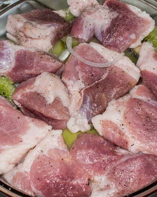 Быстрый маринад для свинины из киви