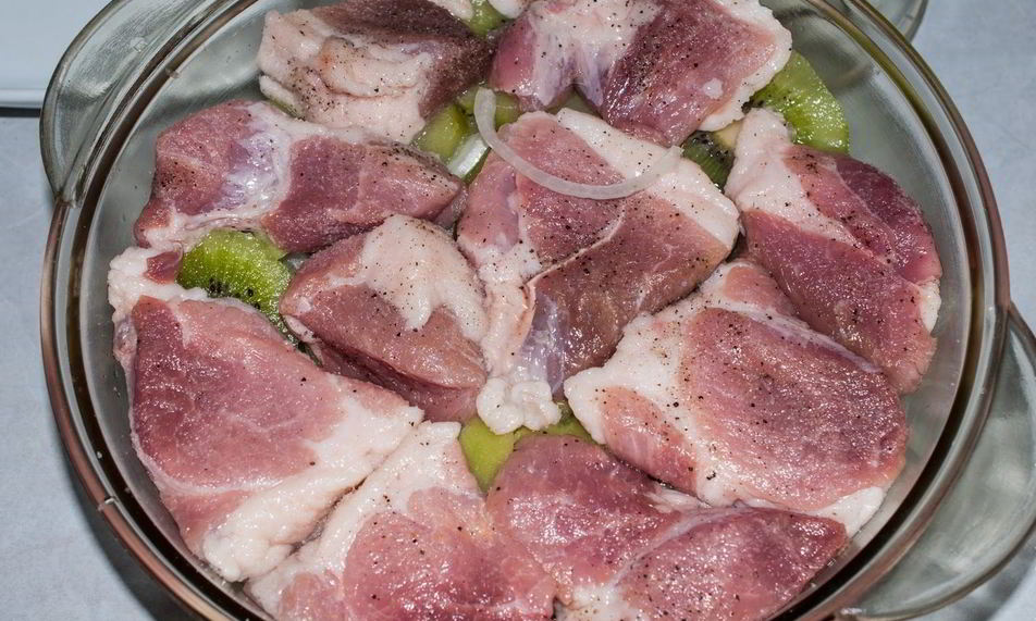 Рецепт быстрого маринада для свинины из киви